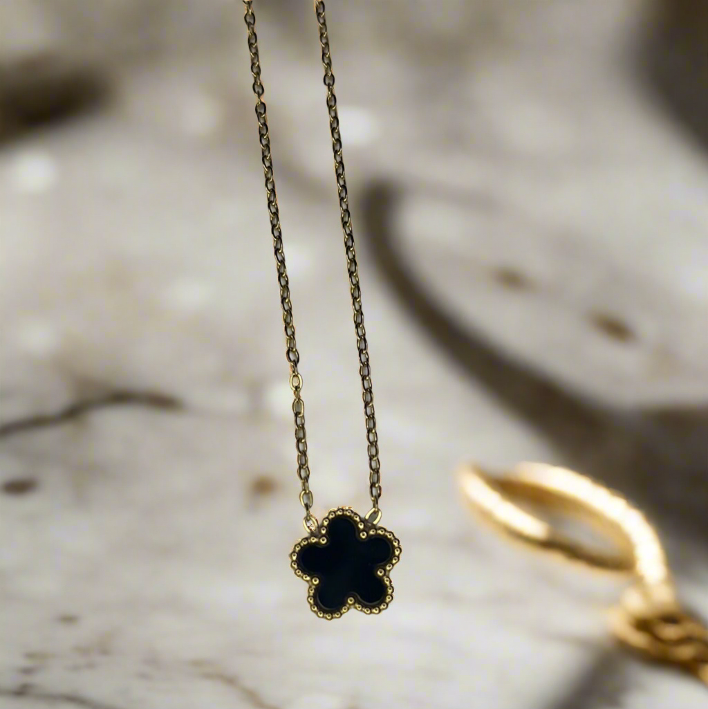 CLOVER NECKLACE