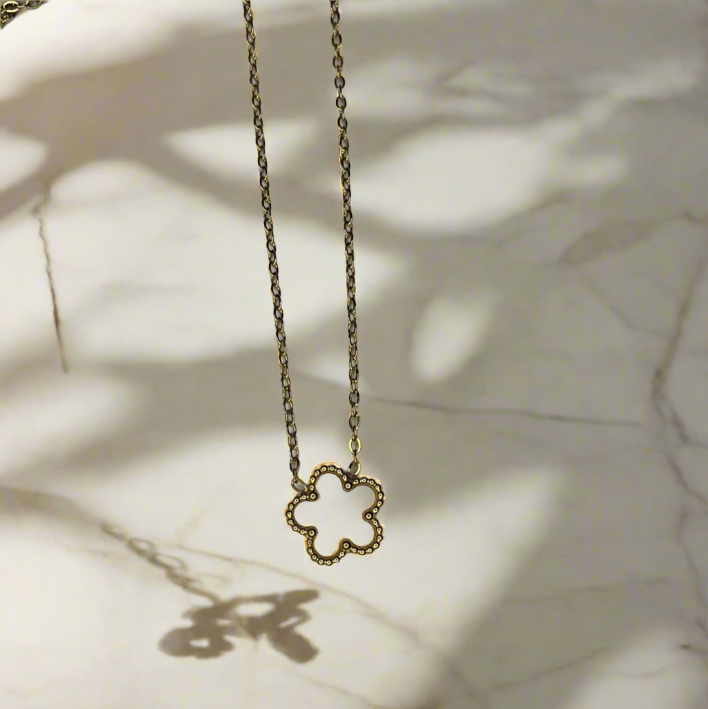 CLOVER NECKLACE