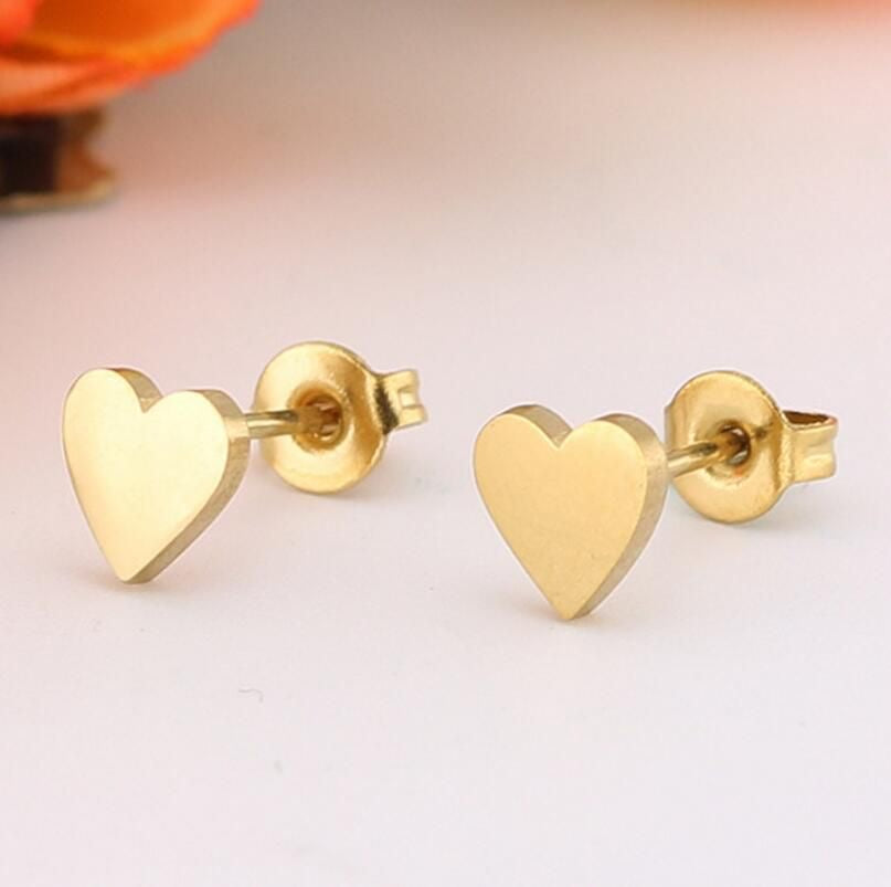 TINY SUMMER HEART STUDS