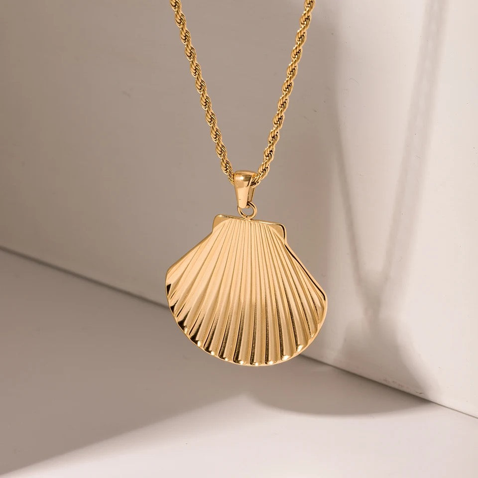 ATLANTIS SHELL NECKLACE