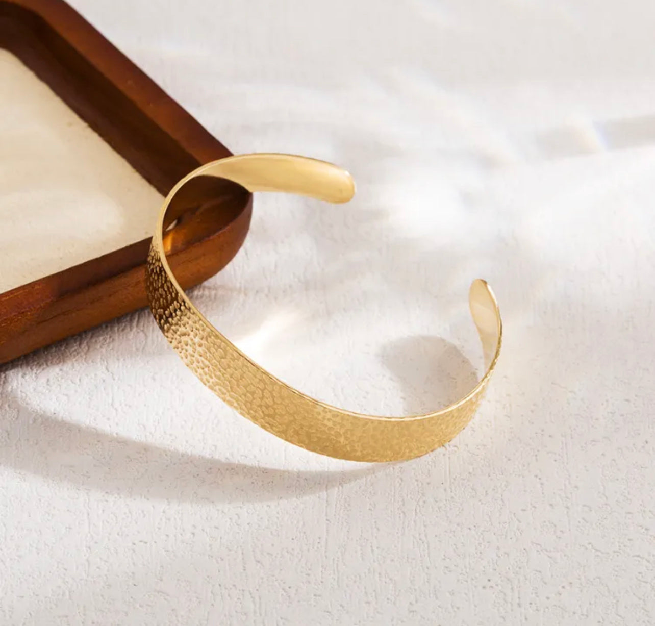 ZEA BANGLE 14K GOLD PLATED