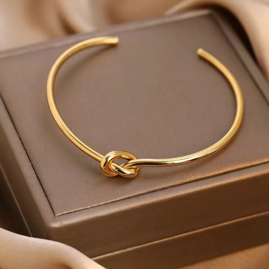 AIMEE KNOT BANGLE