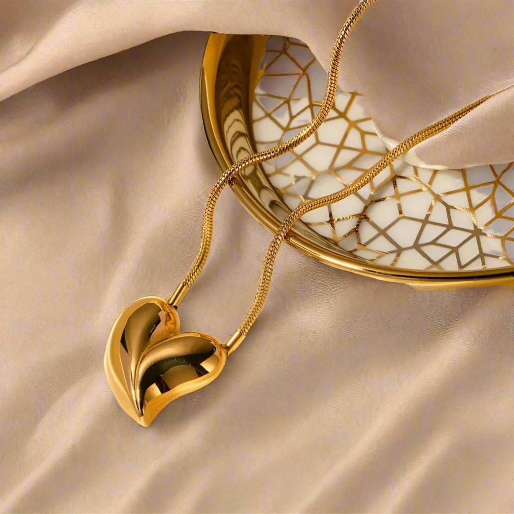 LUXA OVERSIZED HEART NECKLACE