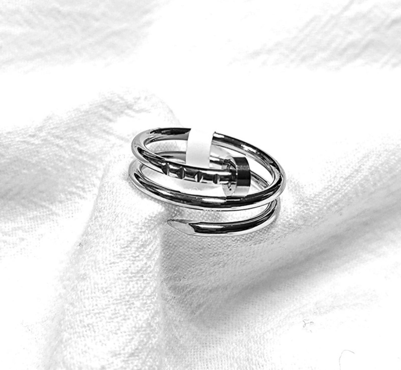 SLEEK NAIL SILVER RING